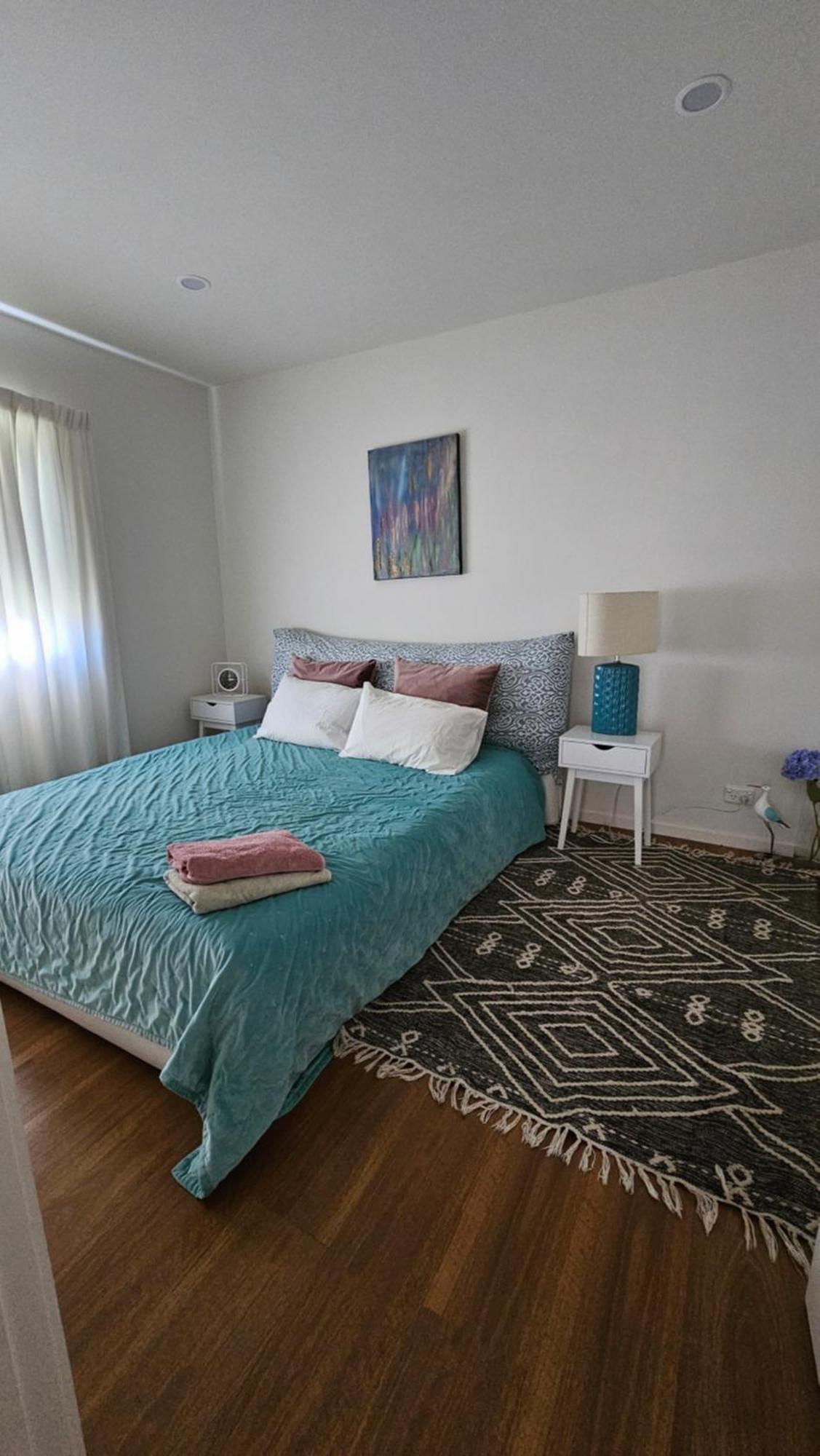 This Fabulous, Single-Level 3 Plus 1 Small Room With Folding Sofa Home Auckland Ngoại thất bức ảnh